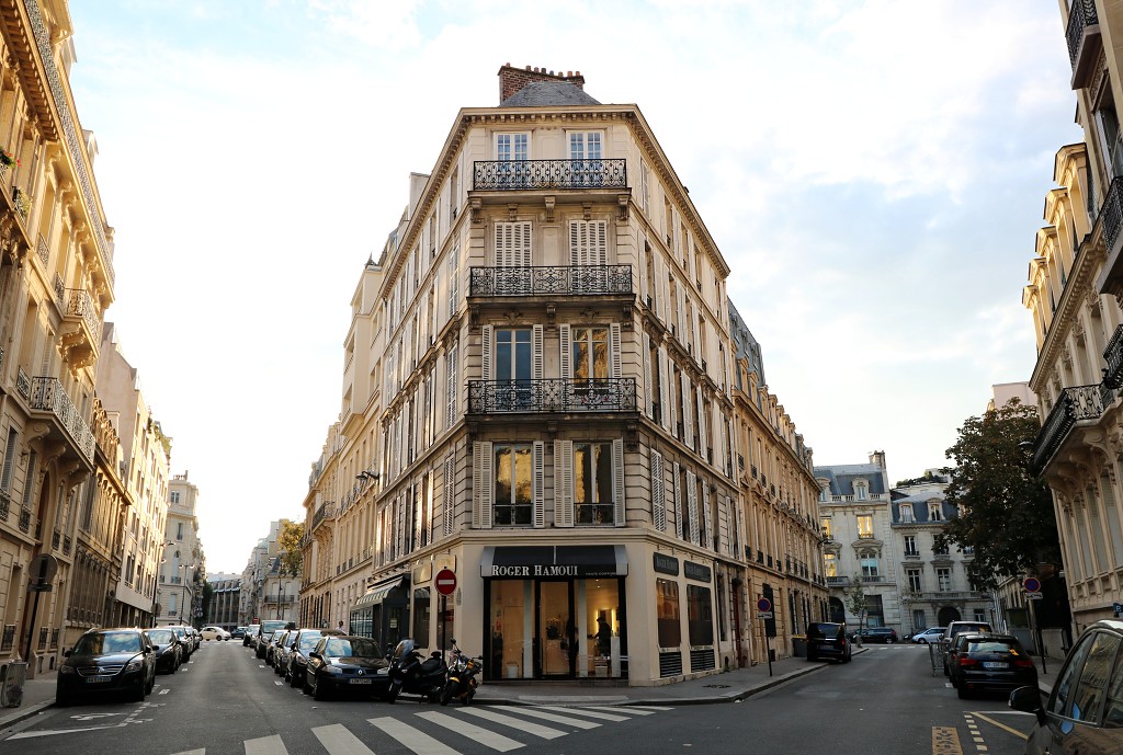 parijs france frankrijk eifeltoren basilique du Sacre coeur Arc de Triomphe Opera Garnier paris place concorde notre dame kathedraal kerk louvre museum basiliek